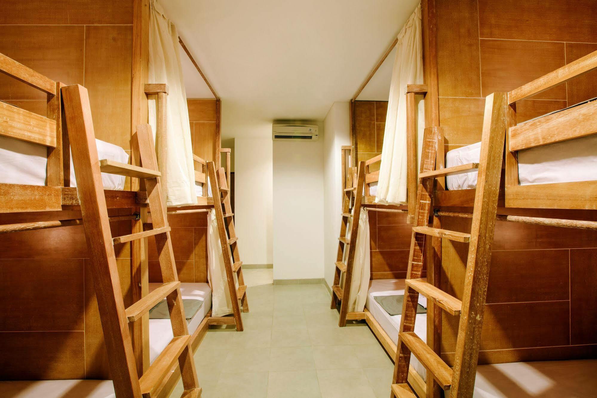 Lokal Bali Hostel Кута Экстерьер фото